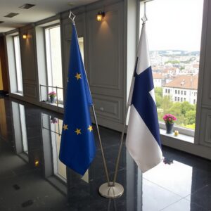Drapeau Finlande et socle en marbre élégant
