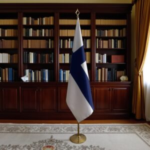 Pavillon Finlande avec socle en inox élégant