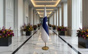 Drapeau Finlande avec socle en bois design