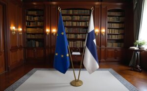 Drapeau Finlande avec socle en marbre de protocole