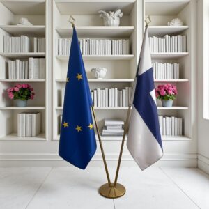 Drapeau Finlande avec socle en marbre élégant