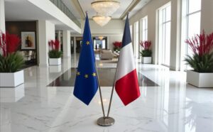 drapeau france avec pied