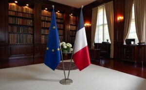 drapeau france avec pied