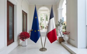 drapeau france avec pied