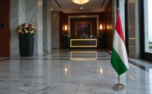 drapeau Hongrie sur hampe