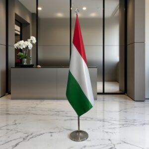 Drapeau Hongrie sur socle en marbre de protocole