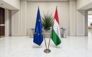 Drapeau Hongrie et socle en marbre robuste
