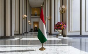 drapeau Hongrie avec pied