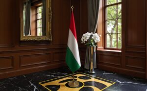 drapeau Hongrie avec support