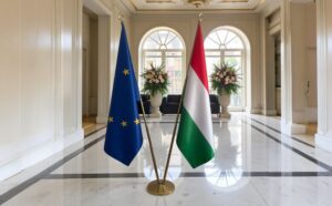 drapeau Hongrie avec support