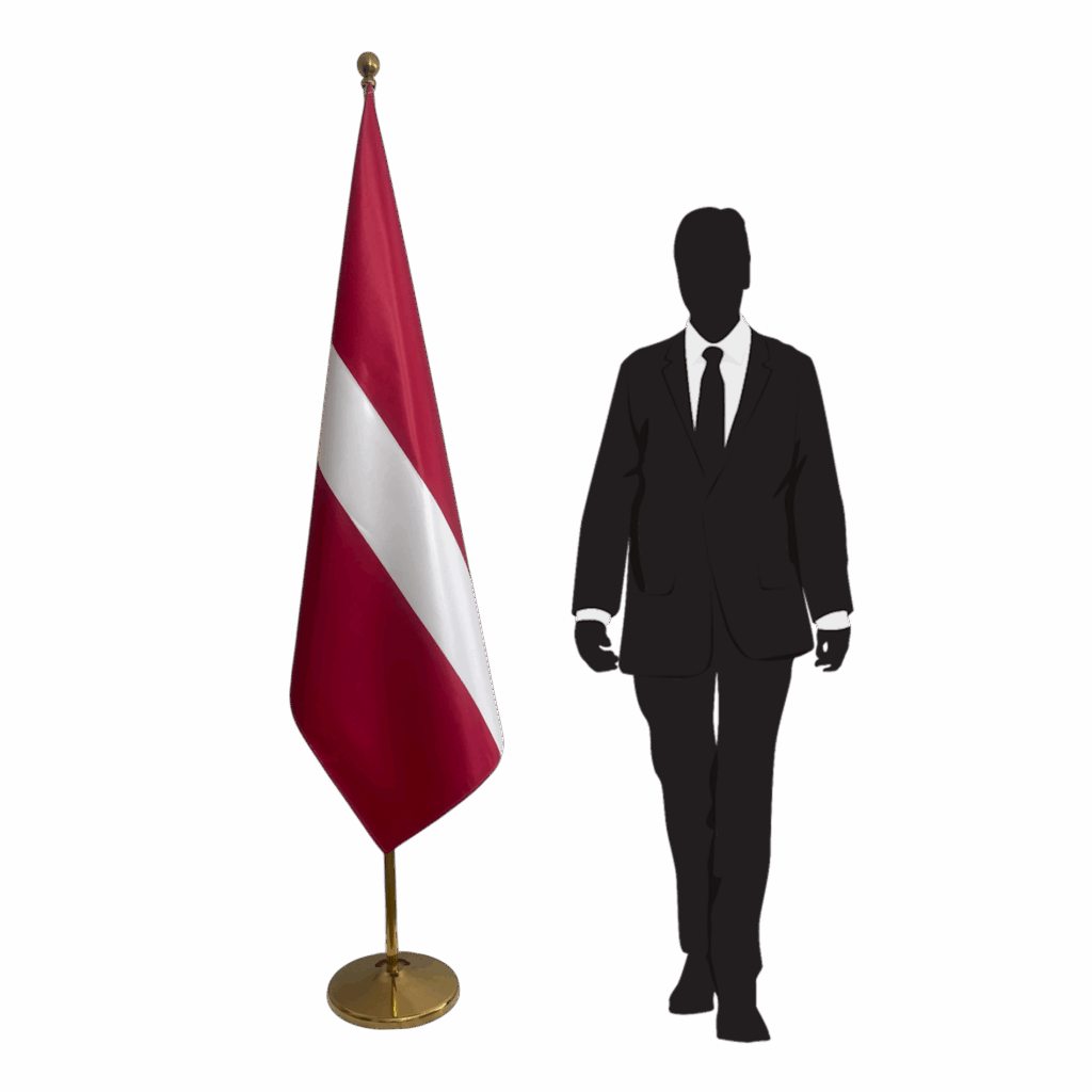 drapeau lettonie sur pied