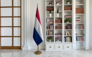 drapeau Pays-Bas avec pied