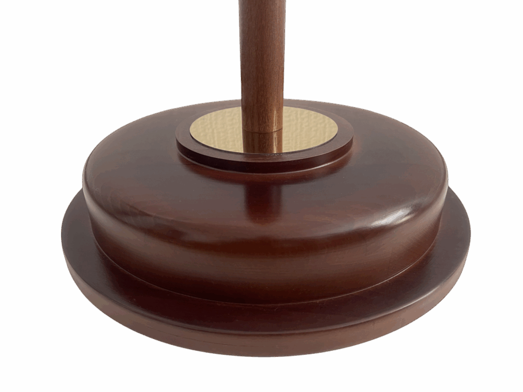 base pied drapeau bois design