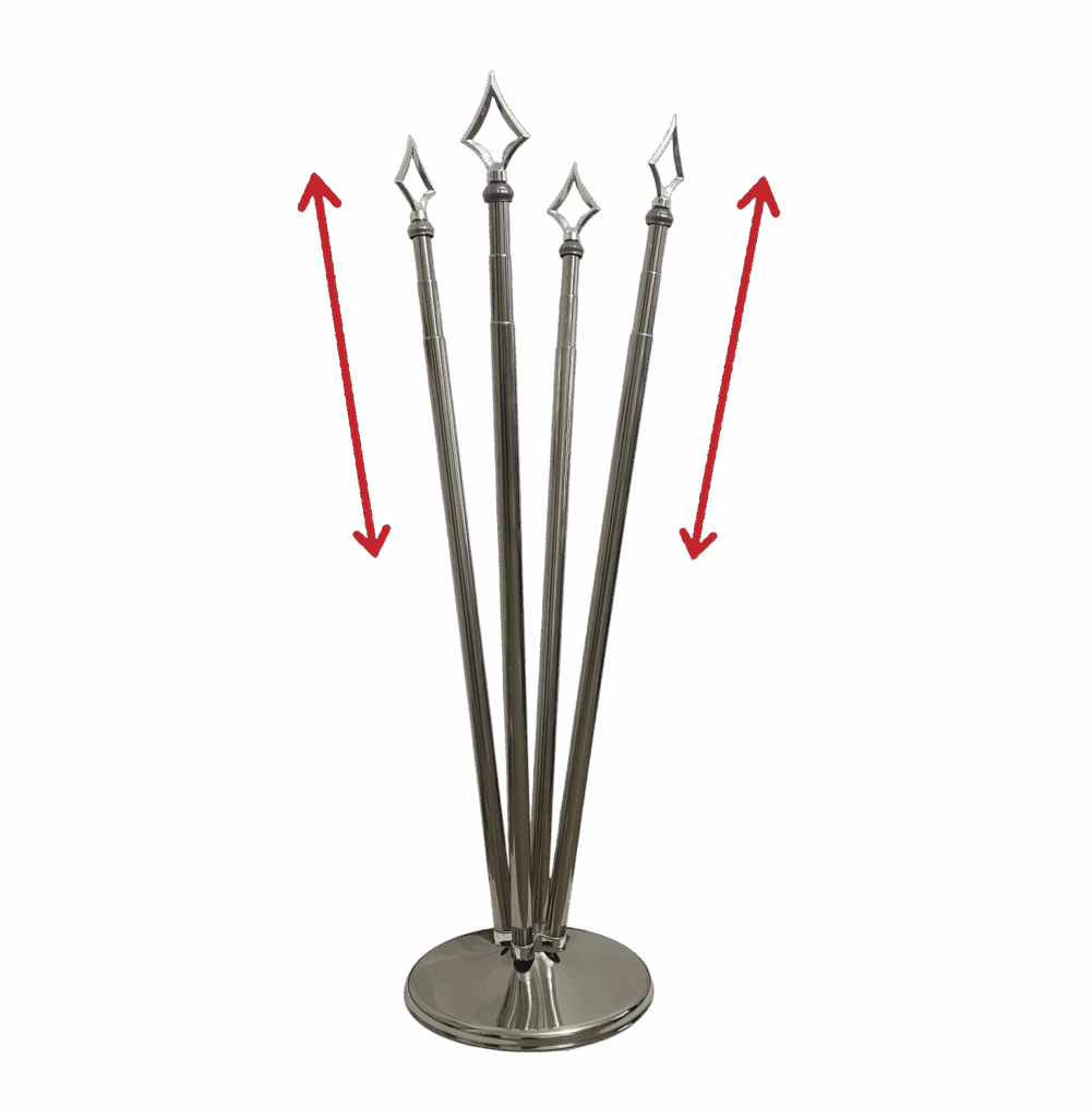 pied drapeau en bois verni