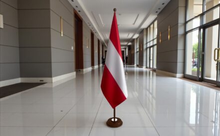 socle drapeau autriche