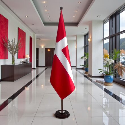 socle drapeau danemark en bois massif classique