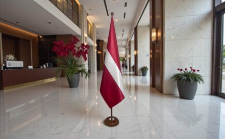 socle porte-drapeau lettonie en inox représentatif
