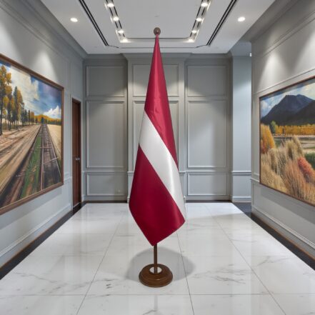 socle porte-drapeau lettonie en inox raffiné