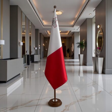 socle porte-drapeau malte en inox classique