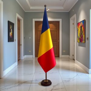 socle drapeau roumanie en marbre moderne