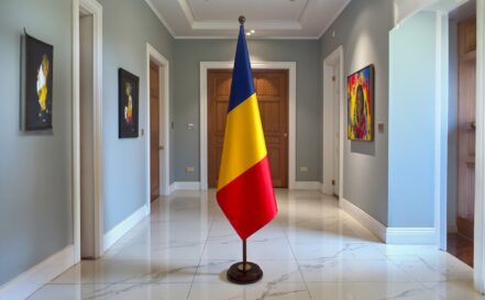 socle drapeau roumanie
