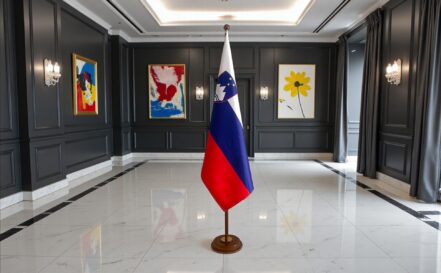 pied socle drapeau slovenie slovenie stable