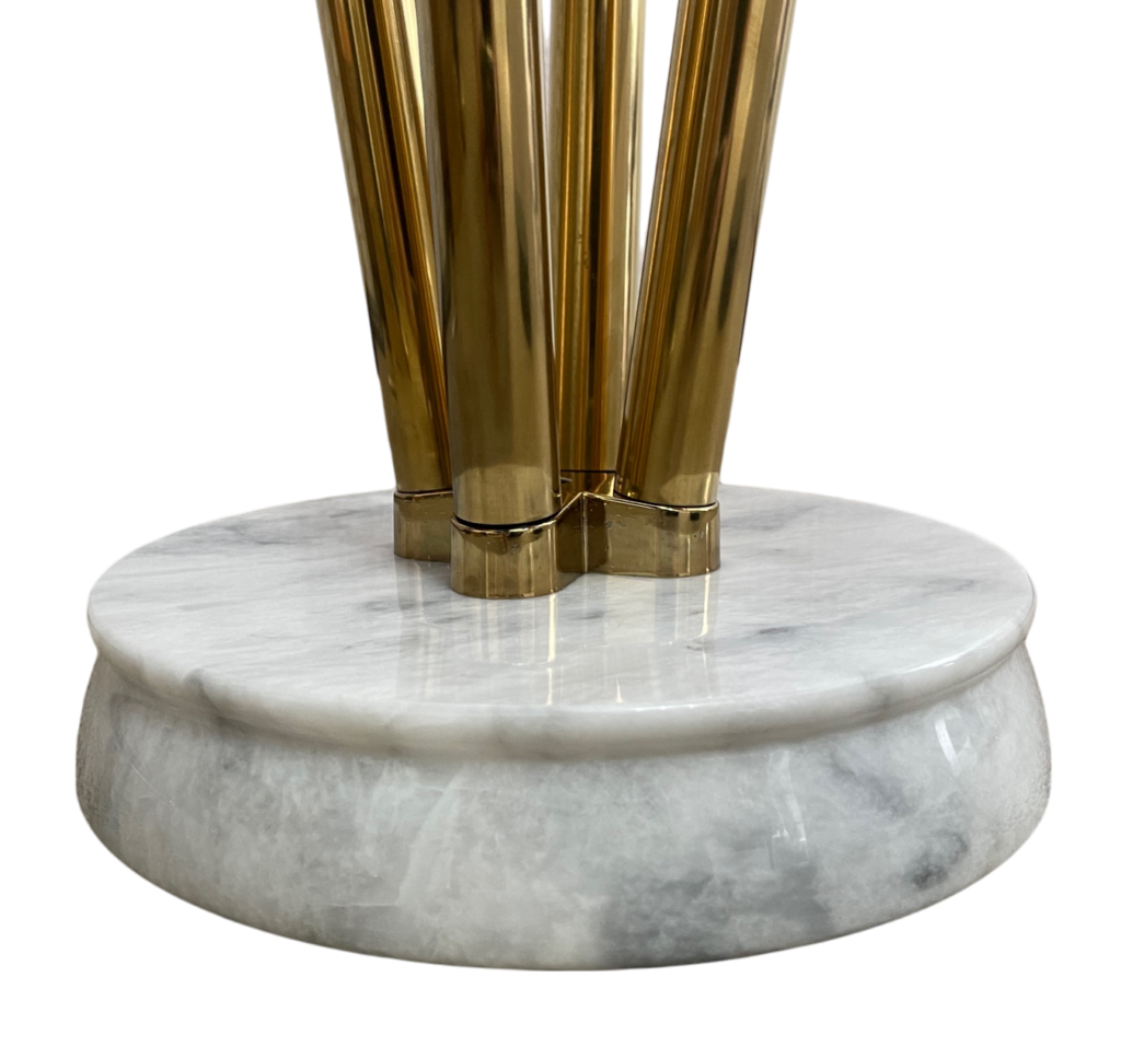 pied socle drapeau argenté