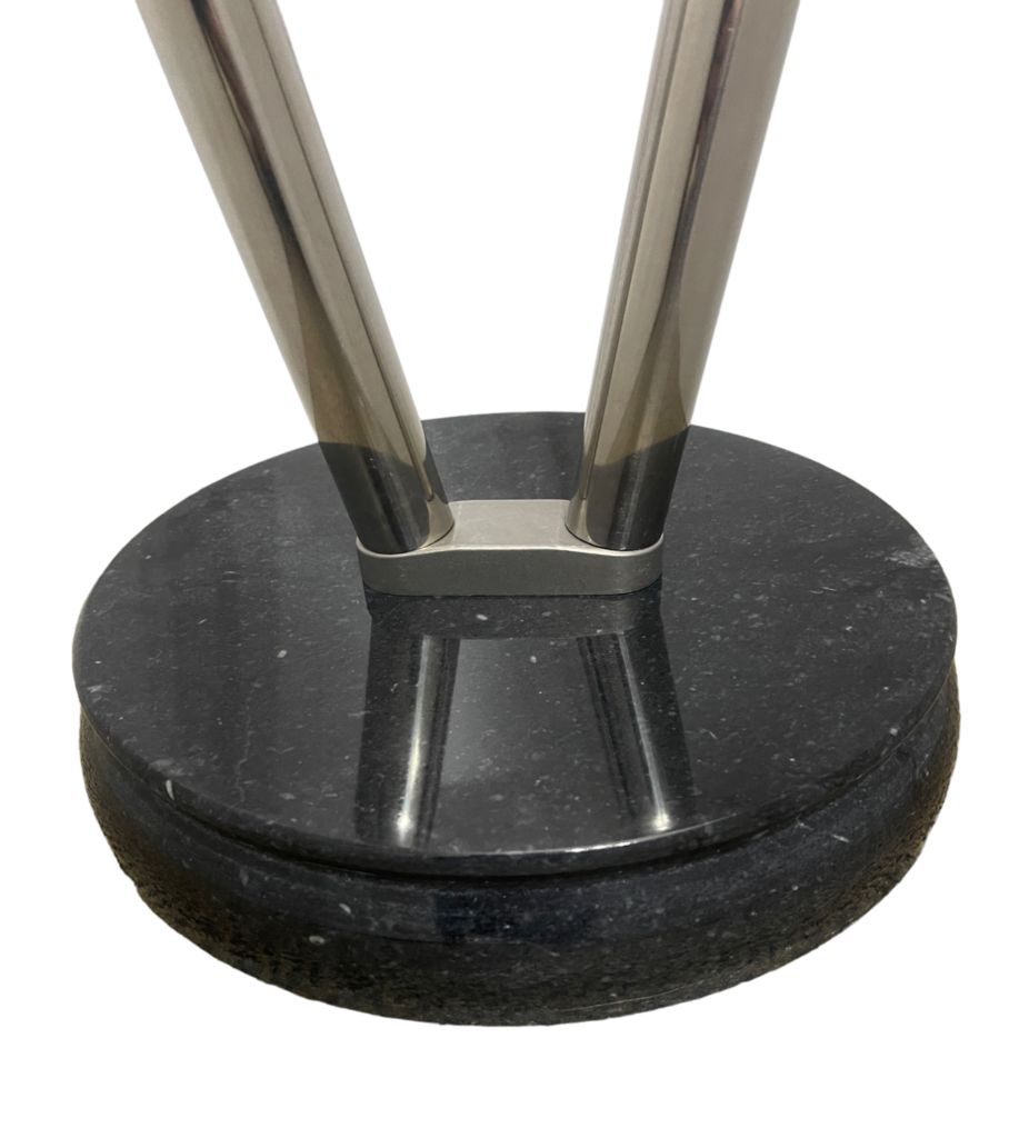 pied socle drapeau chromé